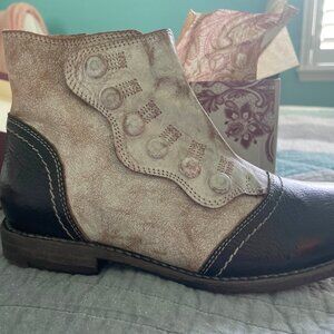Oak Tree Farms Josephine Size 6 Victorian leather boots